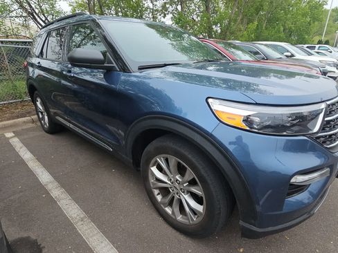 Used 2020 Ford Explorer XLT w/ Equipment Group 202A AWD/4WD image 2