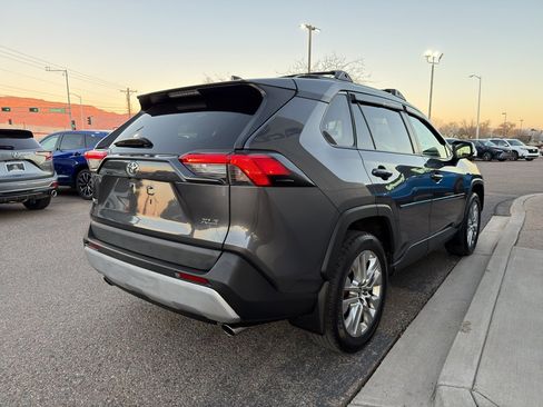 Used 2021 Toyota RAV4 XLE Premium image 6