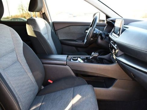 Used 2023 Nissan Rogue SV image 25