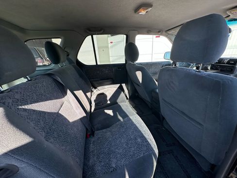 Used 2001 Isuzu Rodeo S image 10