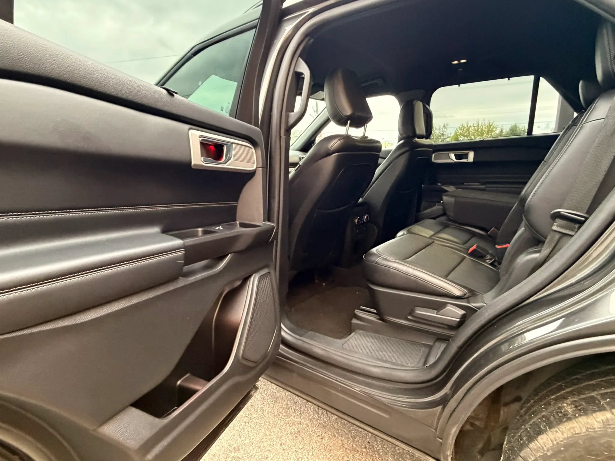 Used 2020 Ford Explorer Limited AWD/4WD image 9