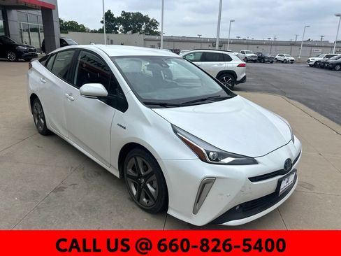 Used 2022 Toyota Prius Limited FWD image 4