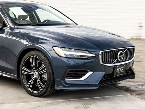 Used 2022 Volvo S60 T8 Inscription w/ Advanced Package image 3