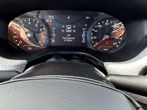 Used 2024 Jeep Compass Latitude image 8