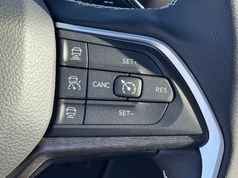 New 2025 Jeep Grand Cherokee Limited AWD/4WD image 18