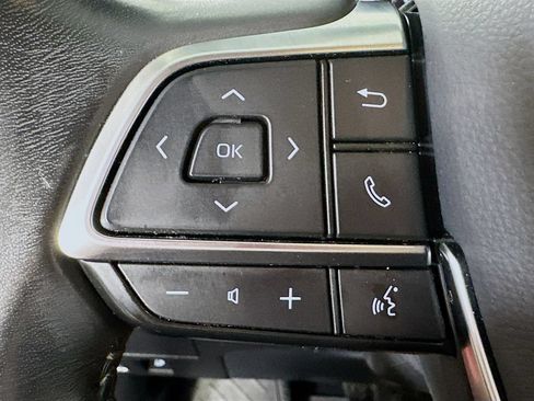 Used 2021 Toyota Highlander XLE FWD image 23