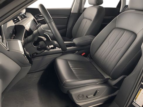 Used 2021 Audi e-tron Premium Plus w/ Premium Plus Package image 5