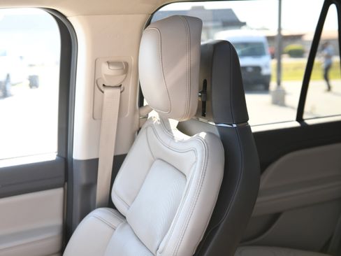 Used 2022 Lincoln Navigator Reserve AWD/4WD image 22