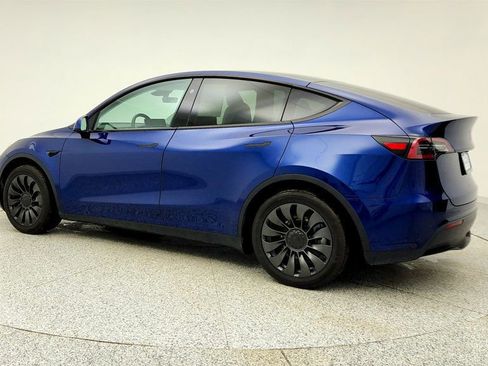 Used 2024 Tesla Model Y 2WD image 7