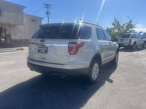 Used 2018 Ford Explorer XLT w/ Equipment Group 201A image 7