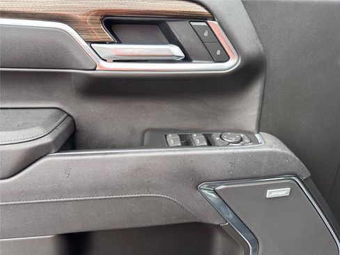 Used 2025 Chevrolet Silverado 1500 LT Trail Boss w/ LT Trail Boss Premium Package AWD/4WD image 18