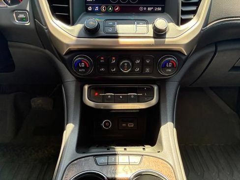 Used 2021 GMC Acadia Denali w/ Denali Technology Package FWD image 18