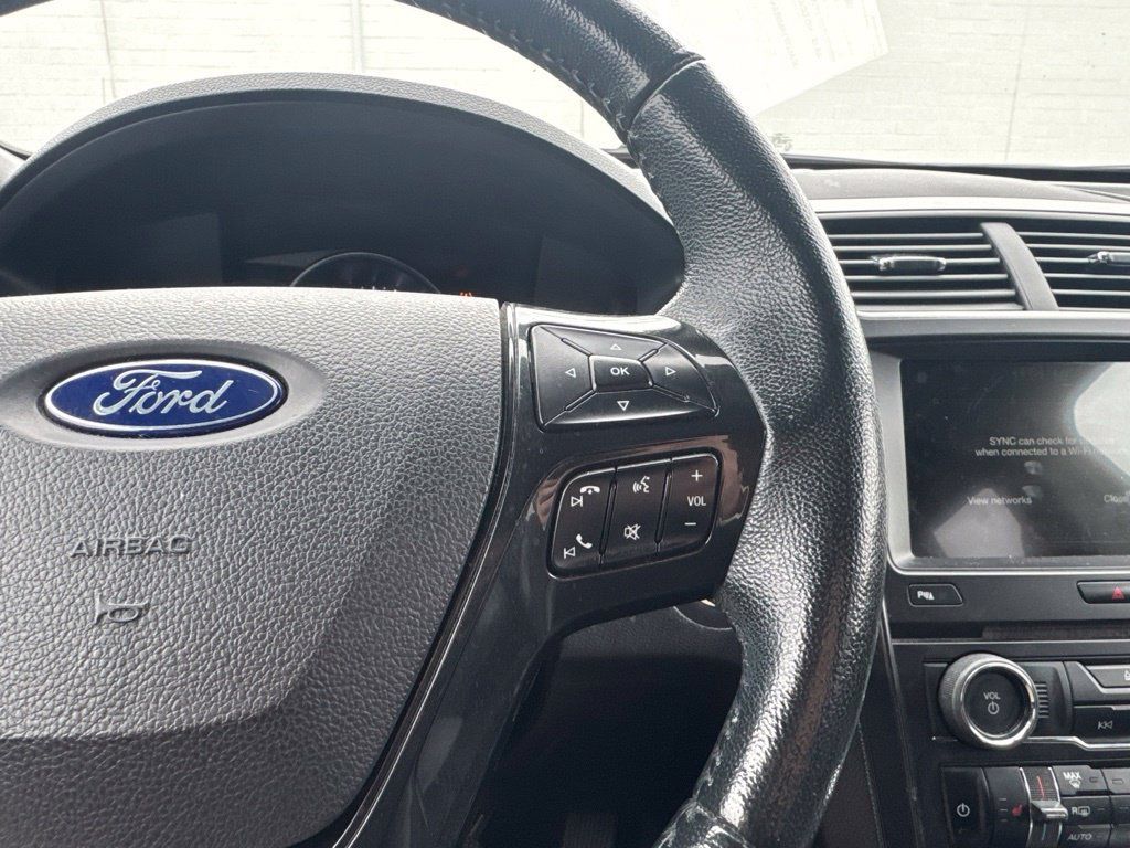 Used 2018 Ford Explorer XLT w/ Equipment Group 202A AWD/4WD image 17