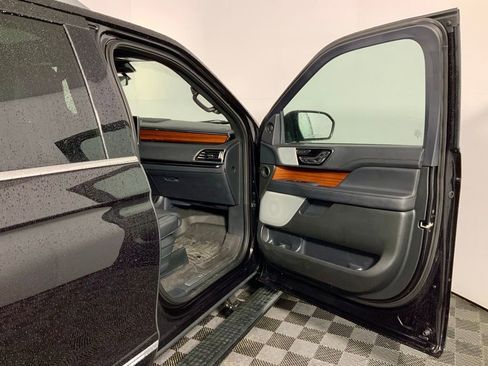 Used 2024 Lincoln Navigator Reserve image 34