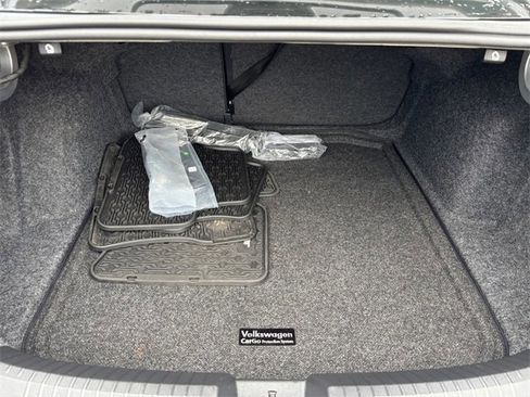 Used 2025 Volkswagen Jetta SE w/ Sunroof Package image 16