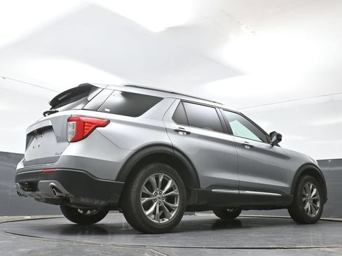 Used 2022 Ford Explorer Limited w/ Equipment Group 301A AWD/4WD image 24