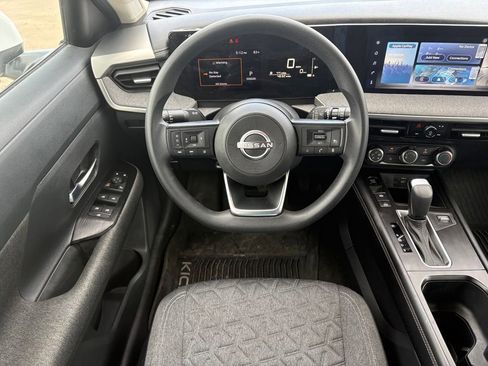 Used 2025 Nissan Kicks SV AWD/4WD image 16
