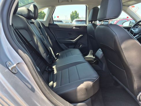 Used 2024 Volkswagen Jetta SE w/ Panoramic Sunroof Package FWD image 29