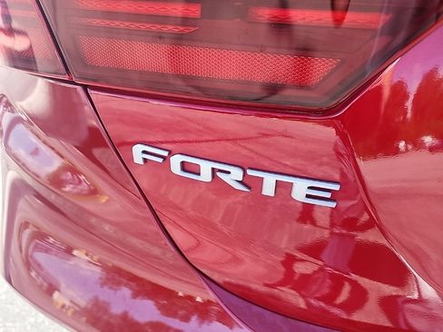 Used 2024 Kia Forte GT-Line w/ GT-Line Premium Package FWD image 8