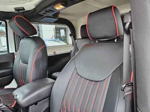 Used 2015 Jeep Wrangler Sport AWD/4WD image 16