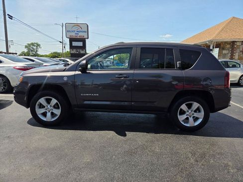 Used 2017 Jeep Compass Latitude AWD/4WD image 3