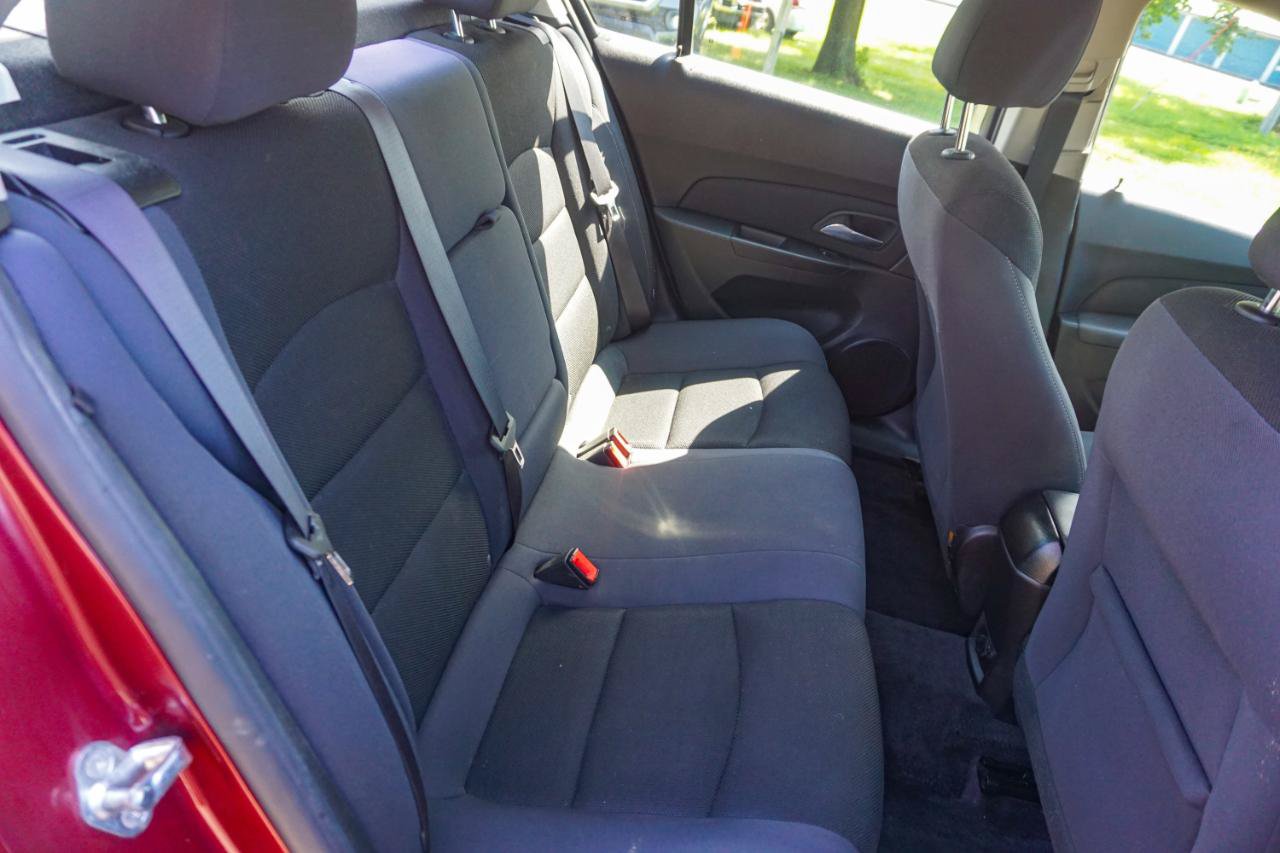 Used 2016 Chevrolet Cruze LT FWD image 15