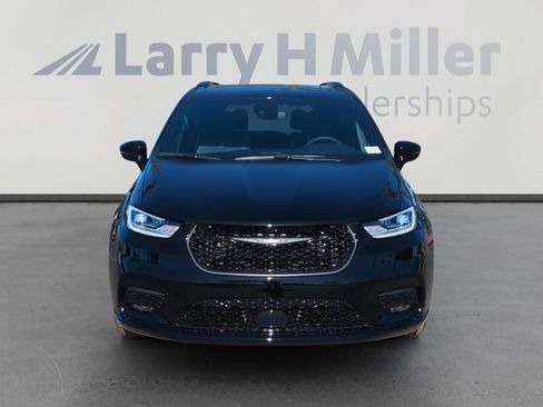 New 2026 Chrysler Pacifica Limited w/ S Appearance Package image 8