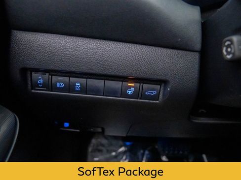 Used 2021 Toyota Venza XLE image 22