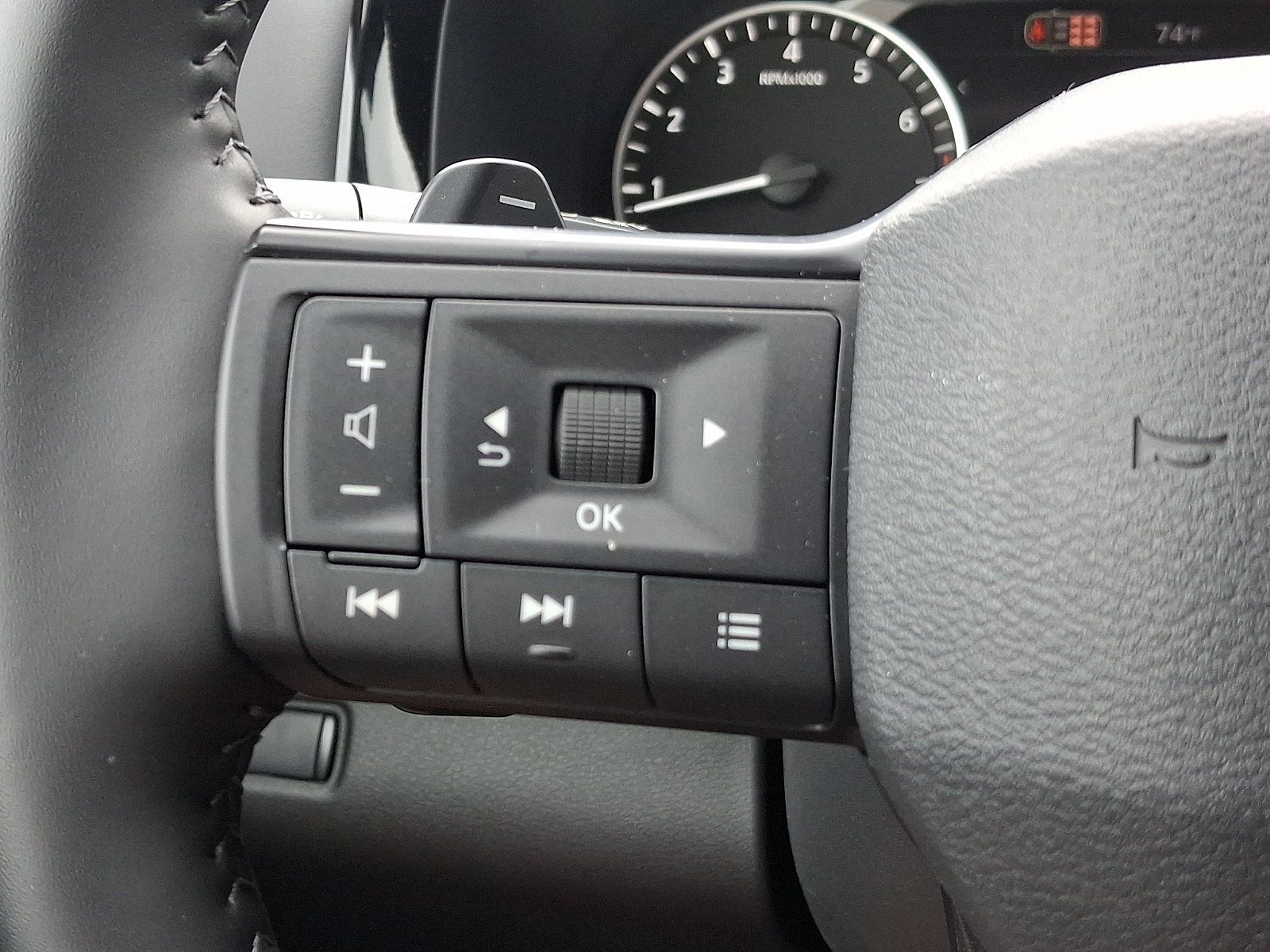Certified 2026 Nissan Pathfinder SV AWD/4WD image 18