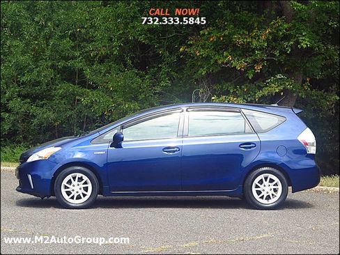 Used 2012 Toyota Prius V Five image 2