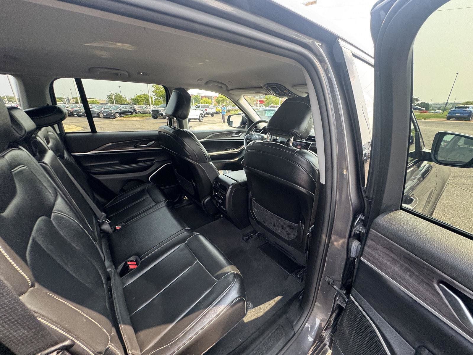 Used 2022 Jeep Grand Cherokee Limited AWD/4WD image 15