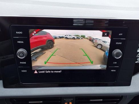 Used 2026 Volkswagen Jetta SE FWD image 12