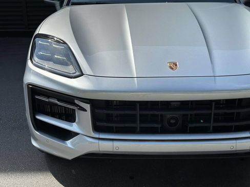 Certified 2026 Porsche Cayenne AWD/4WD image 10