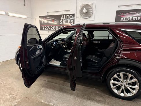Used 2022 Ford Explorer Platinum w/ Equipment Group 601A AWD/4WD image 12