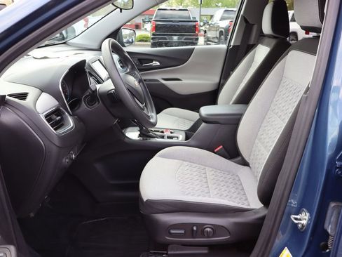 Used 2024 Chevrolet Equinox LS w/ LS Convenience Package FWD image 4