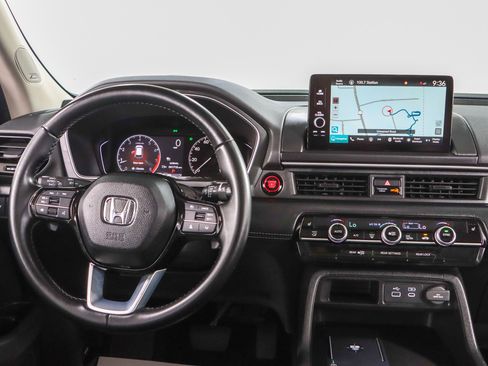 Used 2024 Honda Pilot Touring image 17