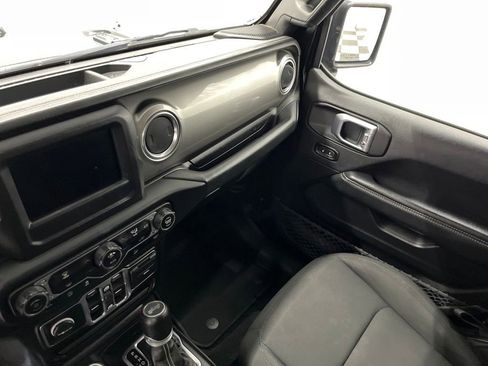 Used 2020 Jeep Wrangler Unlimited Sahara AWD/4WD image 27