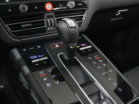Used 2026 Porsche Macan AWD/4WD image 29