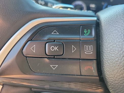 Used 2023 Jeep Grand Cherokee L Laredo image 29