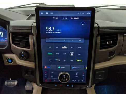 Used 2024 Ford Expedition Limited image 15