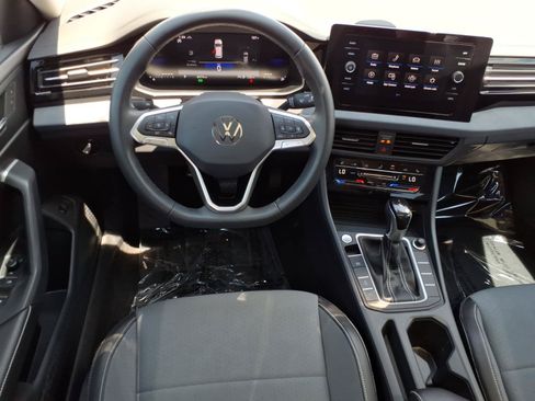 Certified 2026 Volkswagen Jetta SE w/ Black Wheel Package FWD image 26