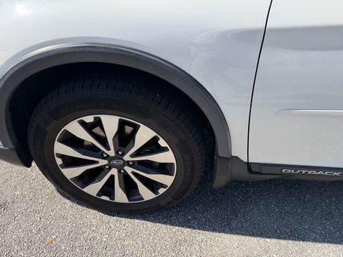 Used 2017 Subaru Outback 3.6R Limited AWD/4WD image 10