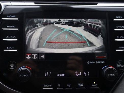 Used 2020 Toyota Camry XLE image 4