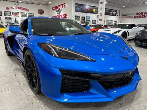 Used 2025 Chevrolet Corvette Z06 RWD image 4