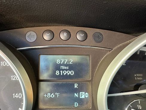 Used 2011 Mercedes-Benz GL 320 BlueTEC 4MATIC image 31