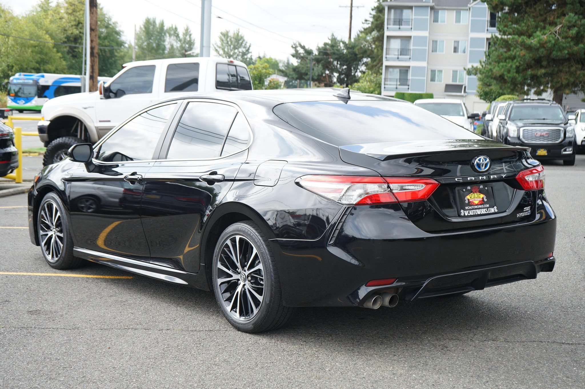 Used 2019 Toyota Camry SE w/ Audio Package FWD image 3