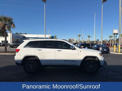 Used 2017 Jeep Grand Cherokee Limited w/ Luxury Group II image 2