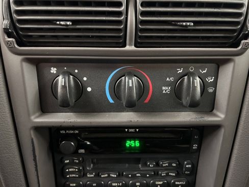 Used 2001 Ford Mustang Coupe image 9