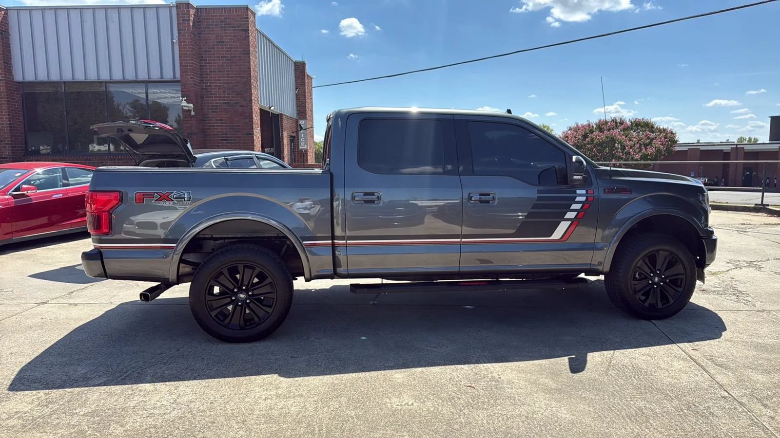 Used 2019 Ford F150 Lariat w/ Equipment Group 502A Luxury AWD/4WD image 6
