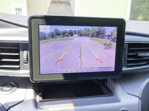Used 2021 Ford Explorer XLT w/ Equipment Group 202A AWD/4WD image 21